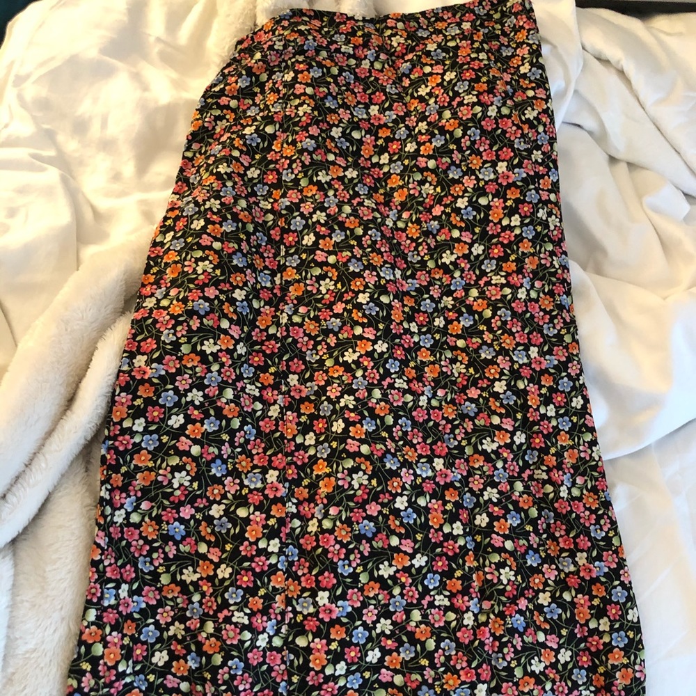 Vintage Midi Skirt in a Floral Pattern!